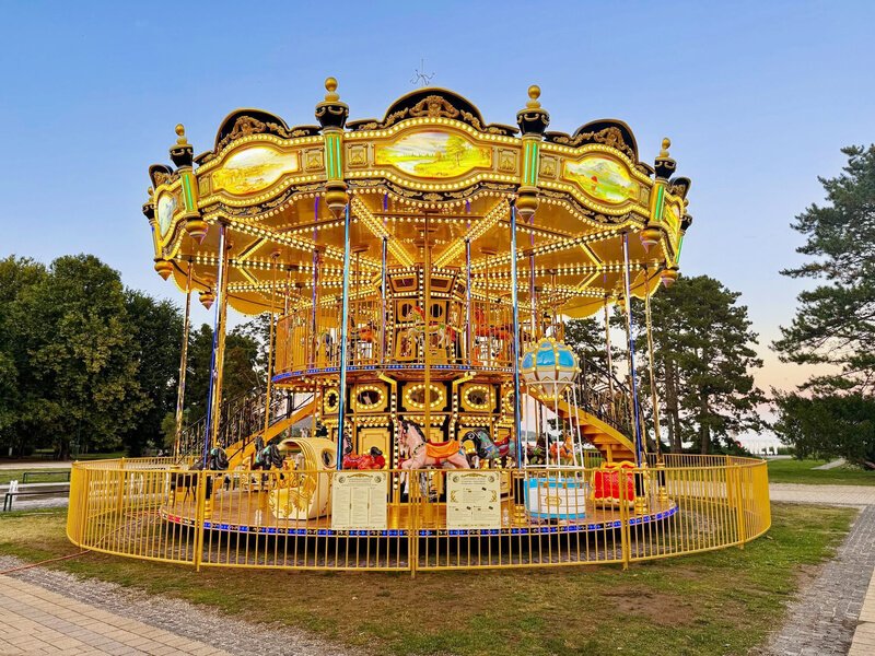 Komedi Putar Dua Lapis